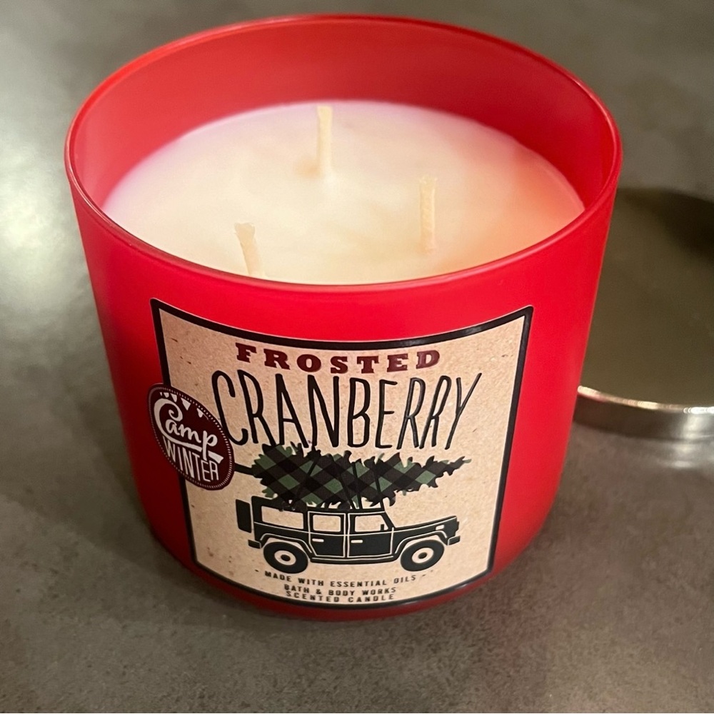 Bath & Body Works Frosted Cranberry Scented Candle 14.5oz